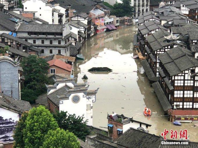 《卓别林与希特勒：光与影的缠斗》 | 每日一书